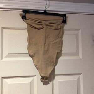 Skims NWOT Seamless Sculpt Strapless Thong Bodysuit in Clay XL No Straps